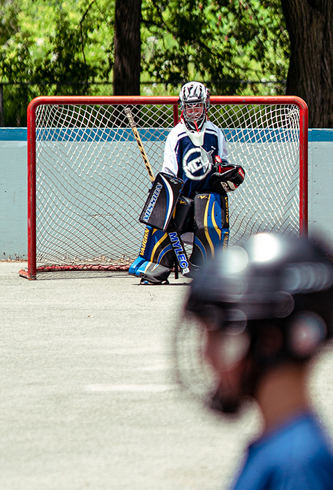 Gardien dans un but de hockey